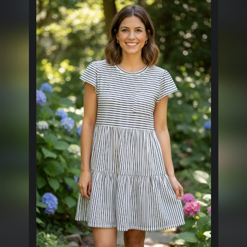 ❤️5/$25 ⭐NWOT Black and White Stripe Boutique Dress